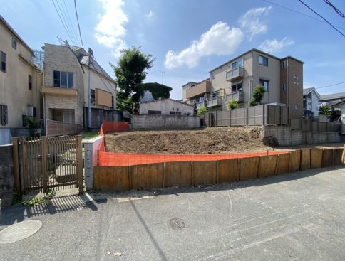 都営大江戸線「牛込柳町」駅<br/>新築戸建<br/>価格18,580万円～<br/>駅9分　全2棟